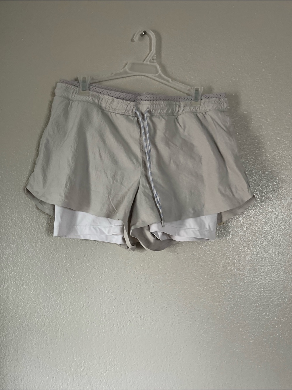 Athleta Light Gray Layered Athletic Shorts with White Inner Brief - Picture 2 of 5